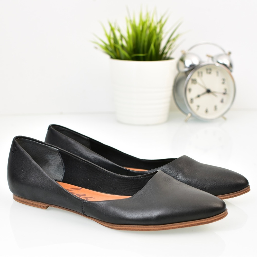 Zodiac point black leather flat, size 8.5